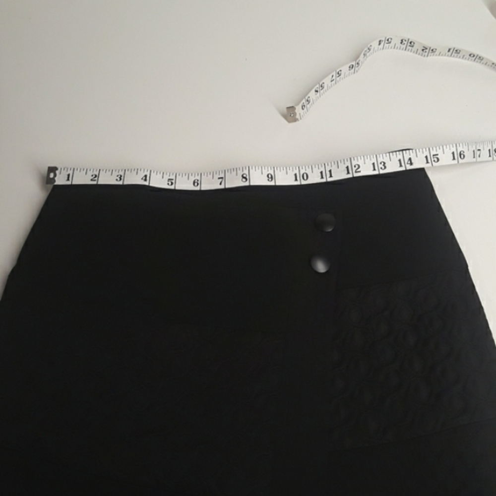 CAbi Black Quilt Textured Print Wrap Mini Skirt XSmall - Picture 9 of 14